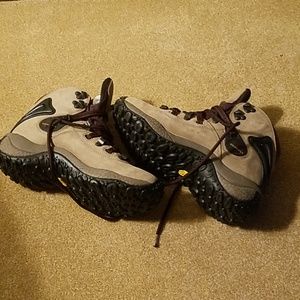 Price drop!! NWOT Merrell vibram boots sz 8